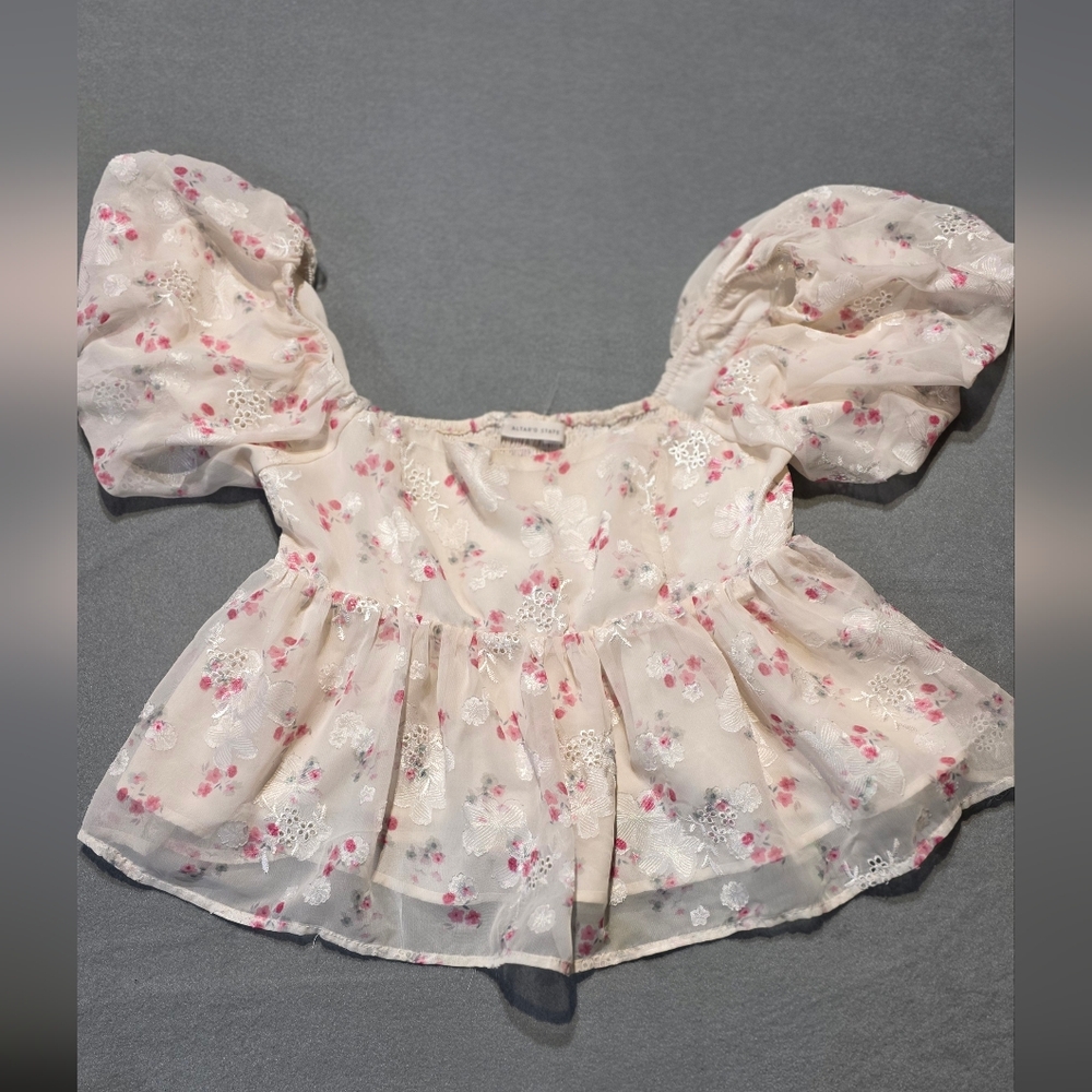 Altar'd State Pink Floral Smocked Blouse Zize Medium EUC PTP 17 Length 13 1/2 - Picture 2 of 4